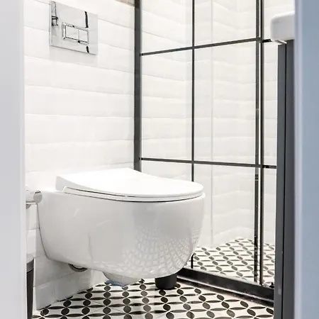 Modern Studio Flat Near Moda Shore